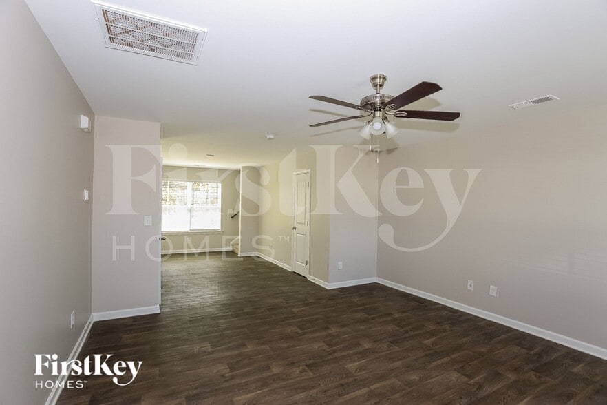 Building Photo - 413 Bennington Dr