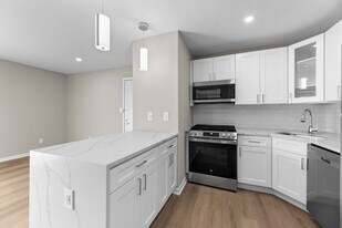 Building Photo - The Crossings at Plainsboro