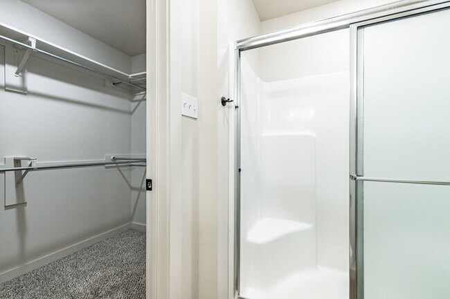 Building Photo - Half off first full month's rent! Zero Dep...