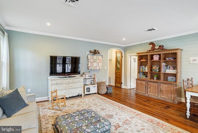 Building Photo - 7153 Main St