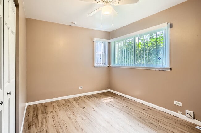 Building Photo - 36180 N Grandwood Dr
