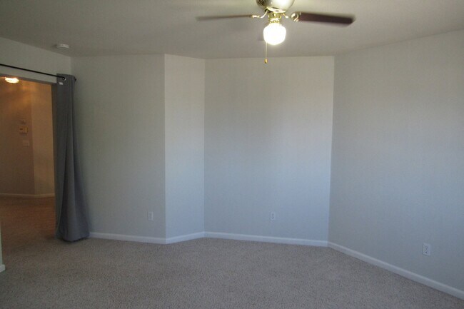 Building Photo - Beautiful 4 Bed/3 Bath Tracy Home with Pool and Fresh Paint