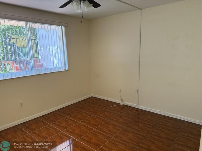 Building Photo - 1080 Del Lago Cir