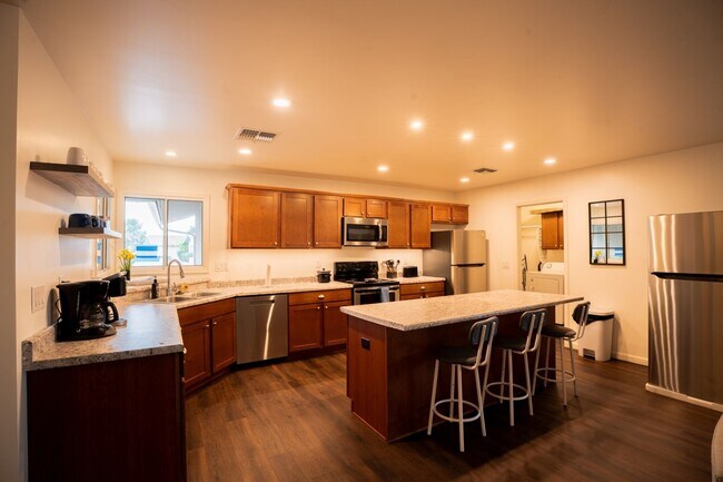 Building Photo - 1720 E Hermosa Dr