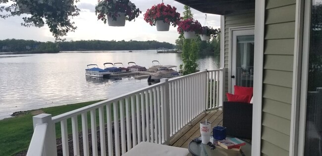 Primary Photo - Lake Front Condo in Battle Creek