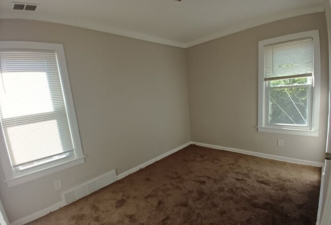Building Photo - Generous 5 Bedroom Colonial Style Home