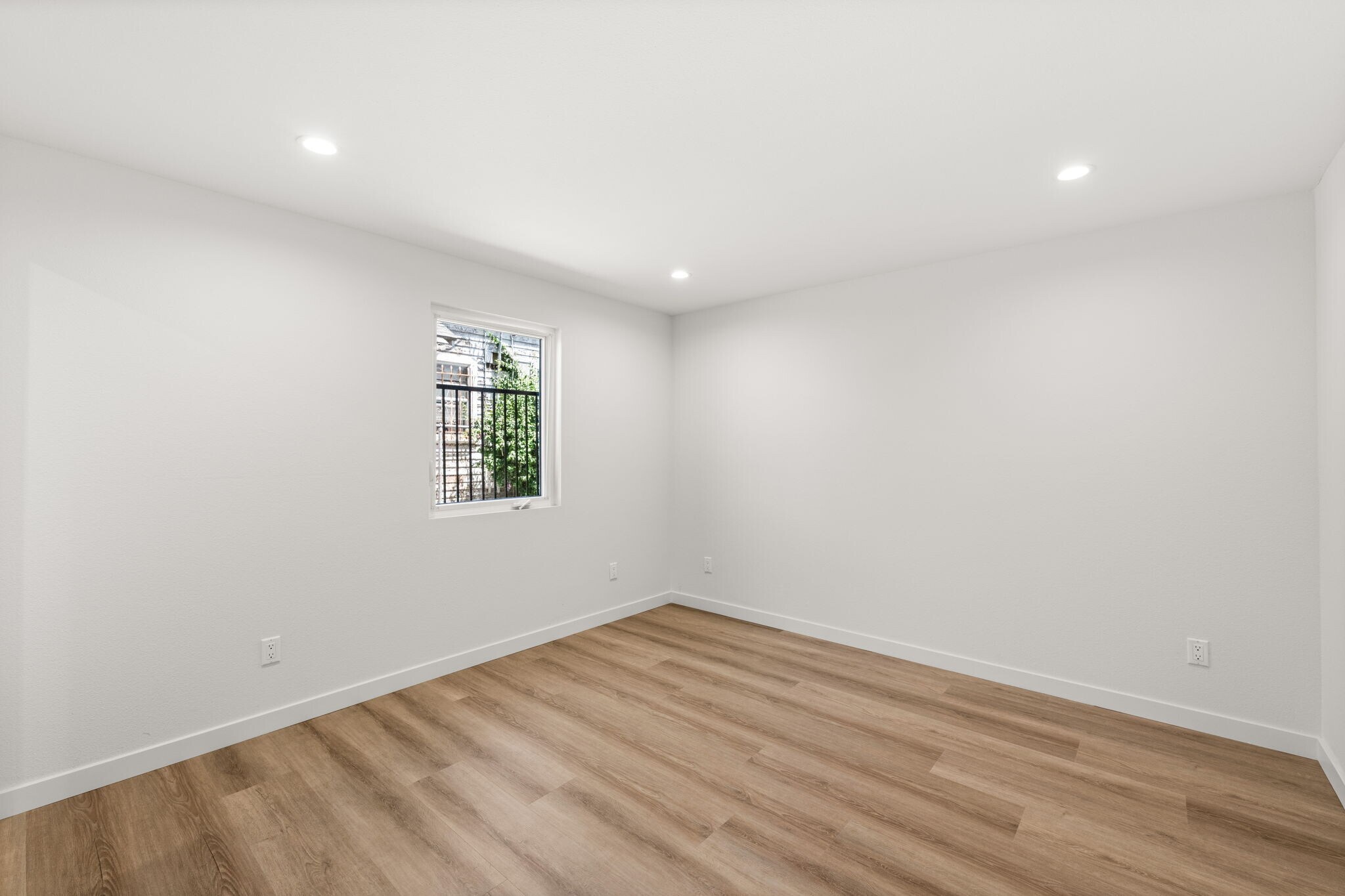 Building Photo - 4700 S Gramercy Pl