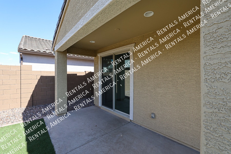 Building Photo - 8914 W Rancho Dr