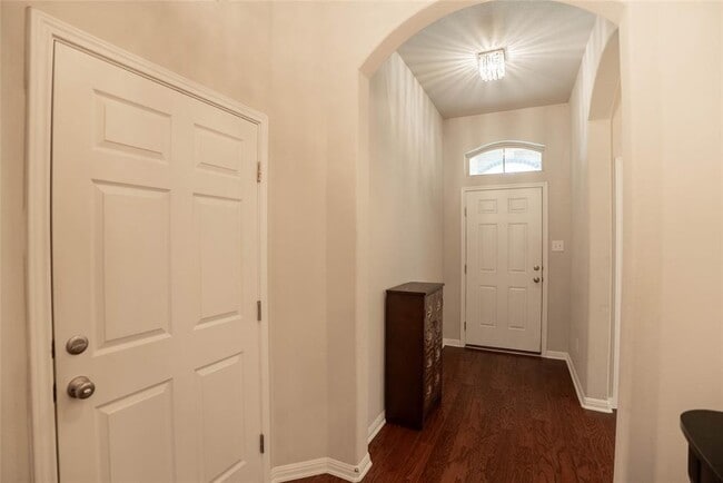 Building Photo - 2009 Garretts Way