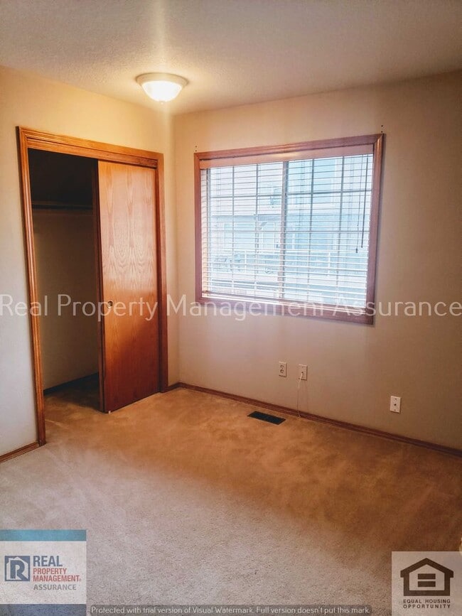 Building Photo - 2067 Sunray Cir