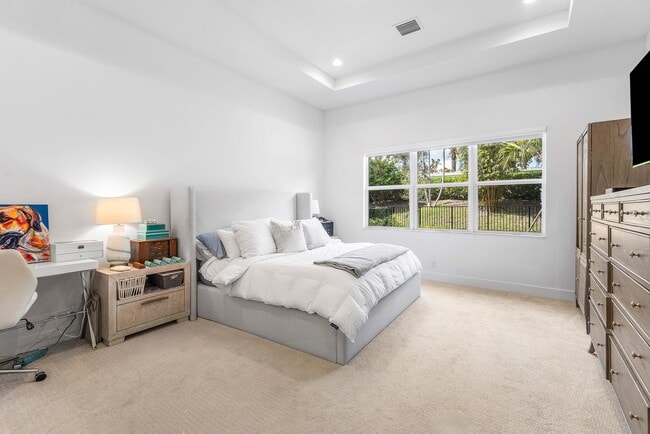 Building Photo - 9256 Crestview Cir