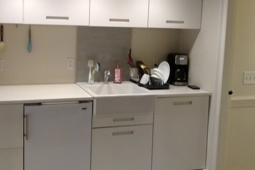 Sink + under counter fridge - 48 Benefit St