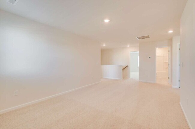 Building Photo - Spacious 4-Bed Gem with 2.5 Baths in Fuqua...