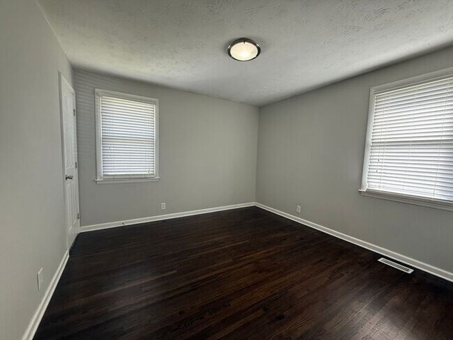 Building Photo - FOR RENT - 3 Bed 2 Bath House in South Nash - Pet Friendly