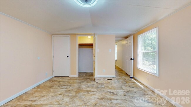 Building Photo - 4120 Glenola Dr
