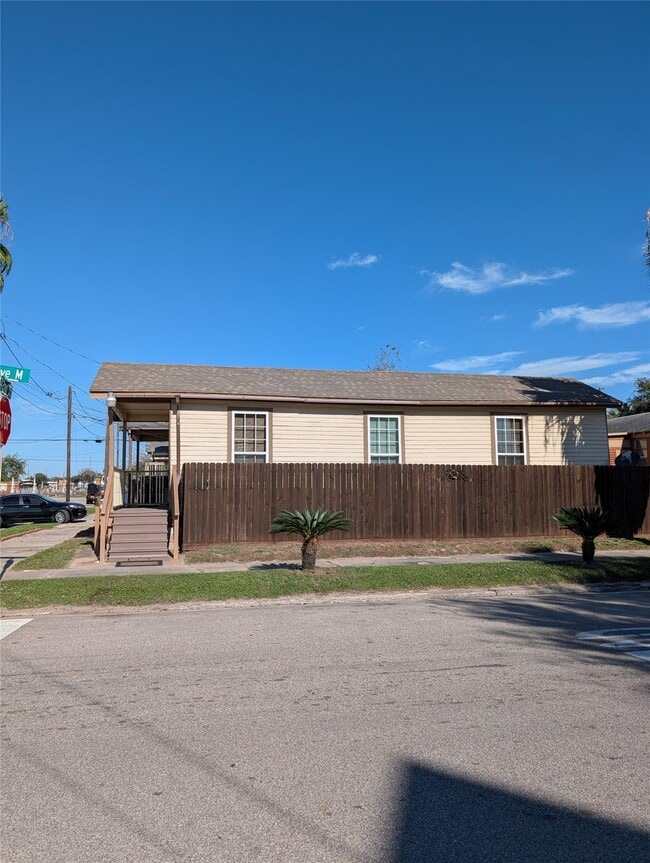 Building Photo - 1222 42nd St