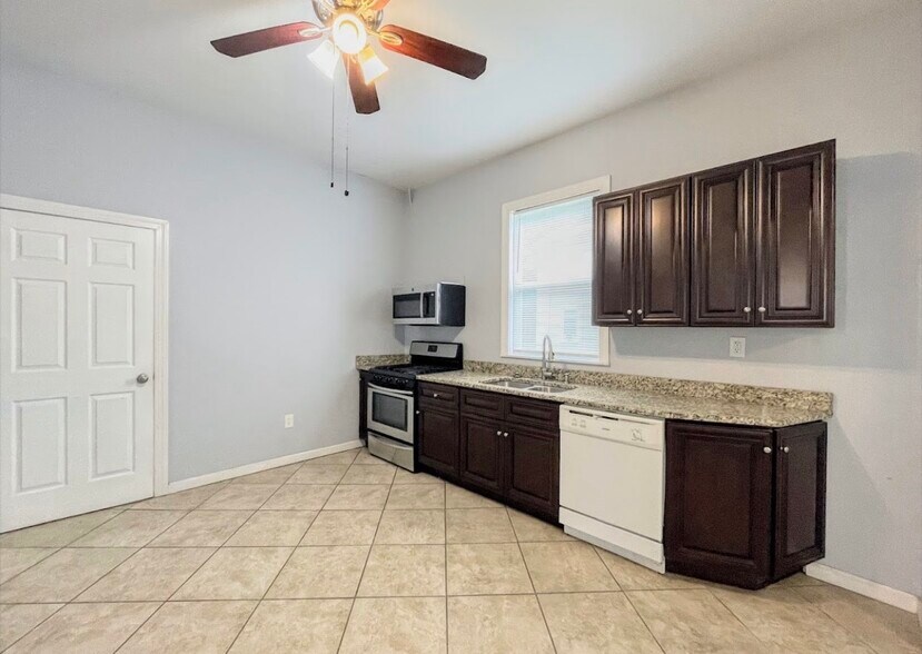 Building Photo - 1305 38th St