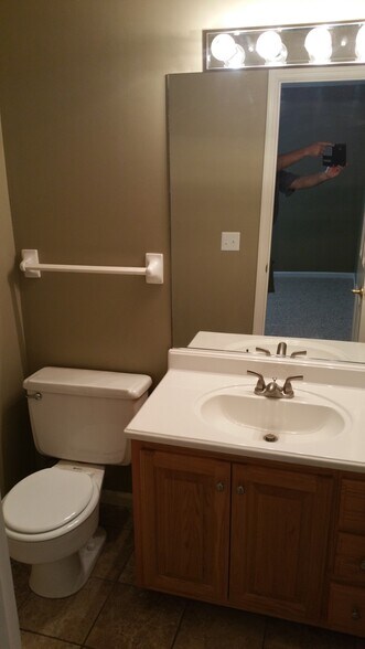 1/2 bath - 760 Fox Ridge Dr