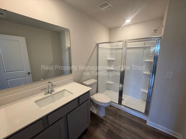 Building Photo - 3155 Fall Hls Dr