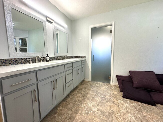 Building Photo - Beautiful 3-Bedroom Home with Open Floor Plan & Private Backyard