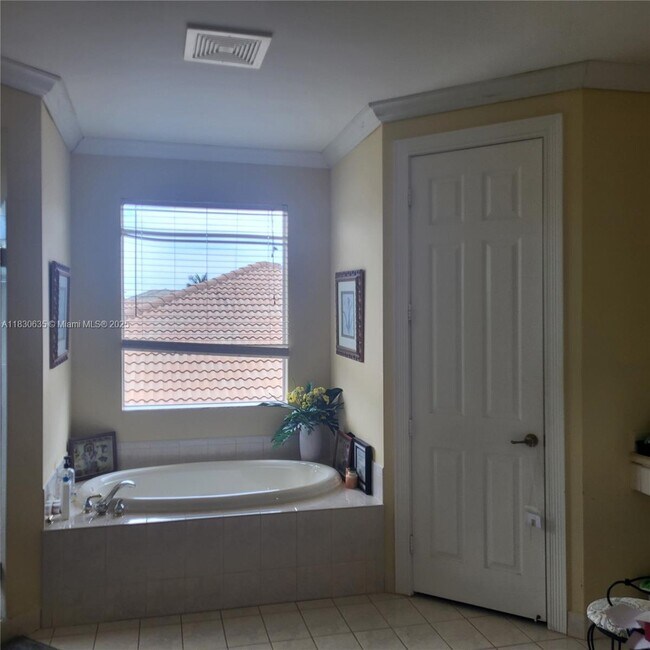 Building Photo - 5029 Forest Dale Dr