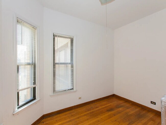 Building Photo - 520 W Diversey Pkwy