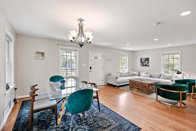 Building Photo - 413 S Edgewood St