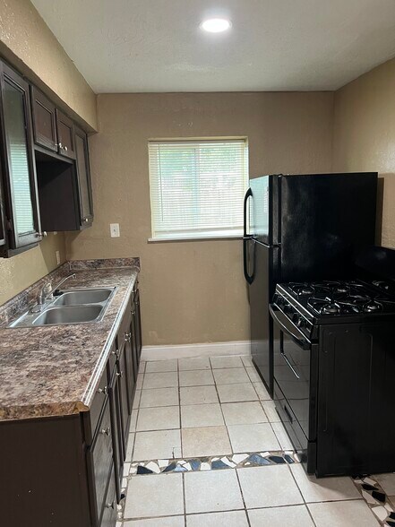 Appliances - 7605 Denton St