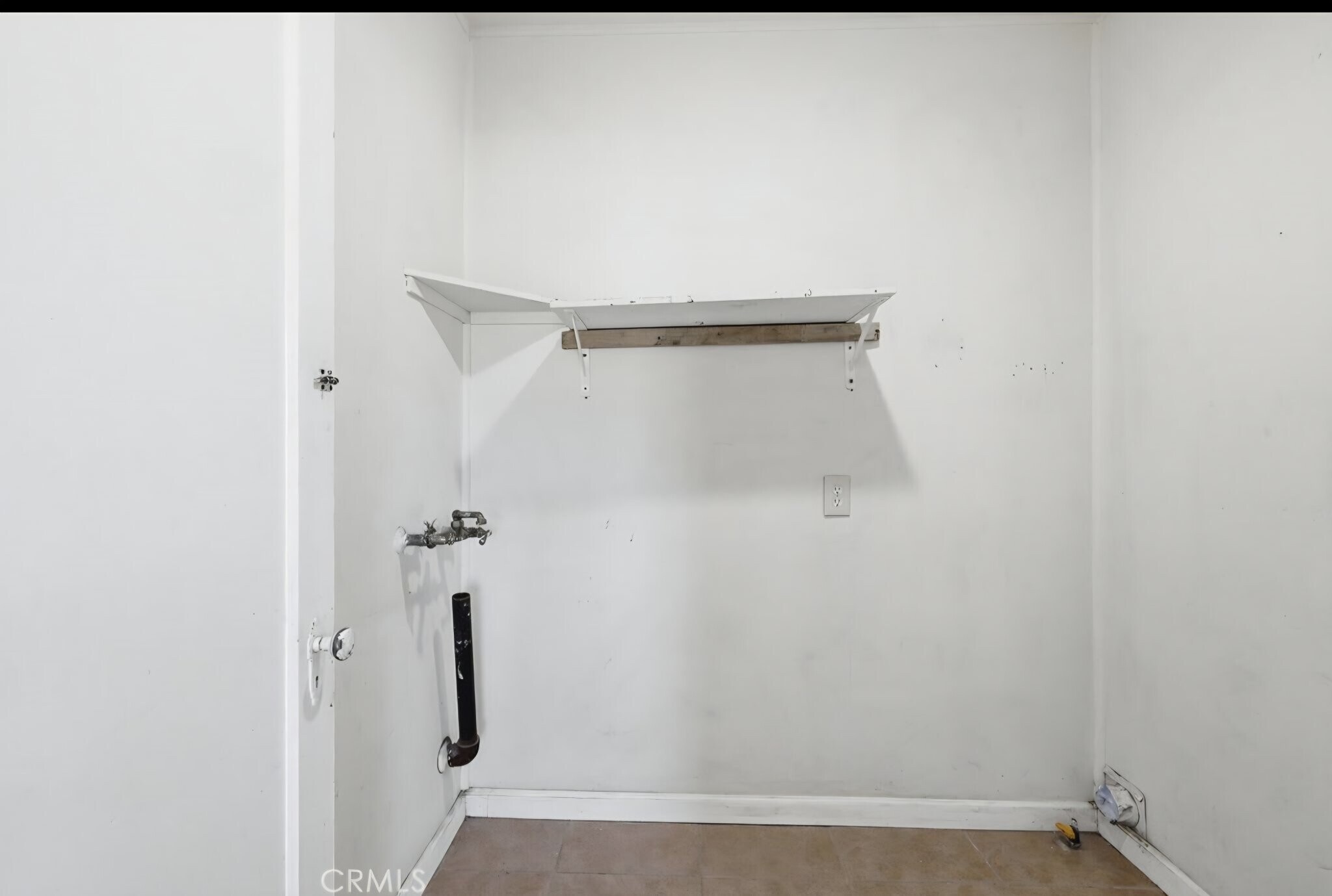 Building Photo - 557 W Oldfield St
