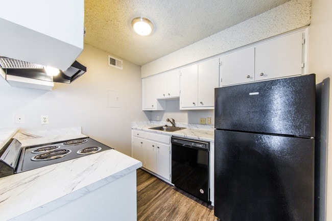 Building Photo - Popolo Village Apartments- Hyde Park