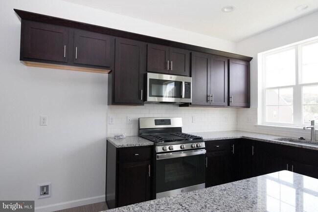 Building Photo - 1817 Shady Ln