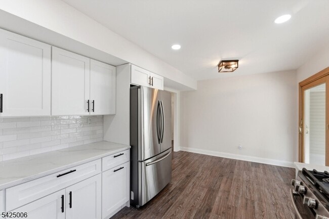 Building Photo - 3 Cypress Rd