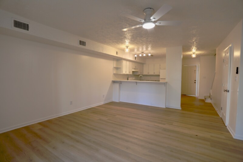 Building Photo - 365 W Illinois Ave