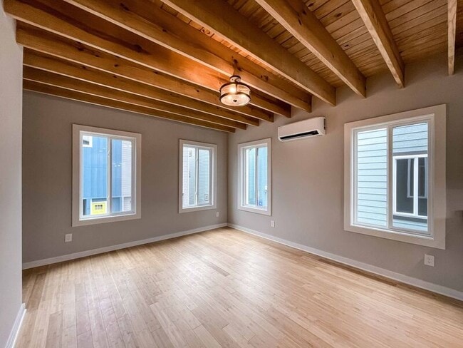 Building Photo - 57 W Cascade St