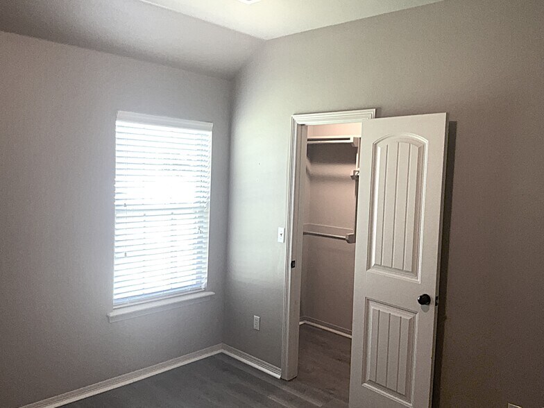 Building Photo - 14537 S Urbana Ct