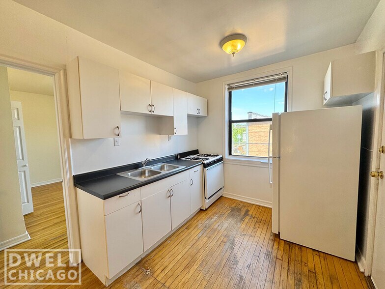 Building Photo - 2331 N Spaulding Ave
