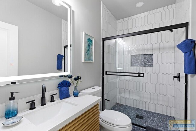 Building Photo - 111 W Sunny Isle Dr