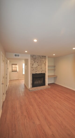 Building Photo - 920 Emmett Avenue