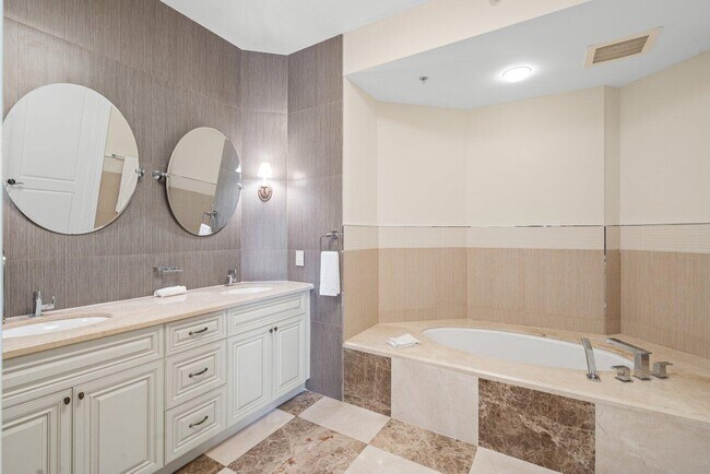 Building Photo - 3000 Jimmy Buffett Mem Hwy