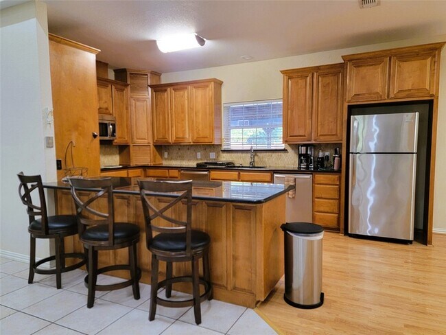 Building Photo - 2525 Colt Ln