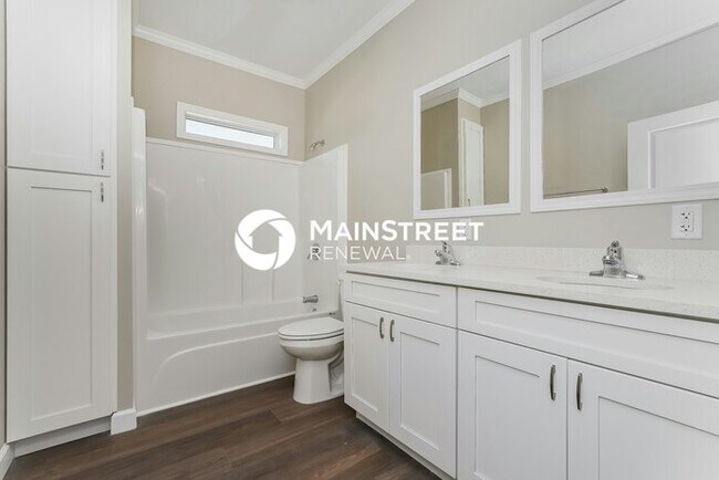 Building Photo - 3 Bedroom Pet-Friendly Home in St Petersbu...