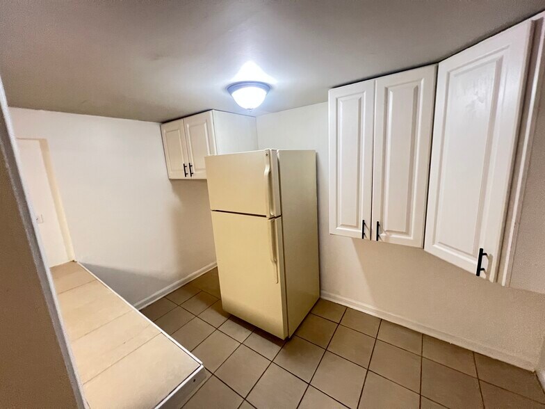 Building Photo - 3139 W Pershing Rd