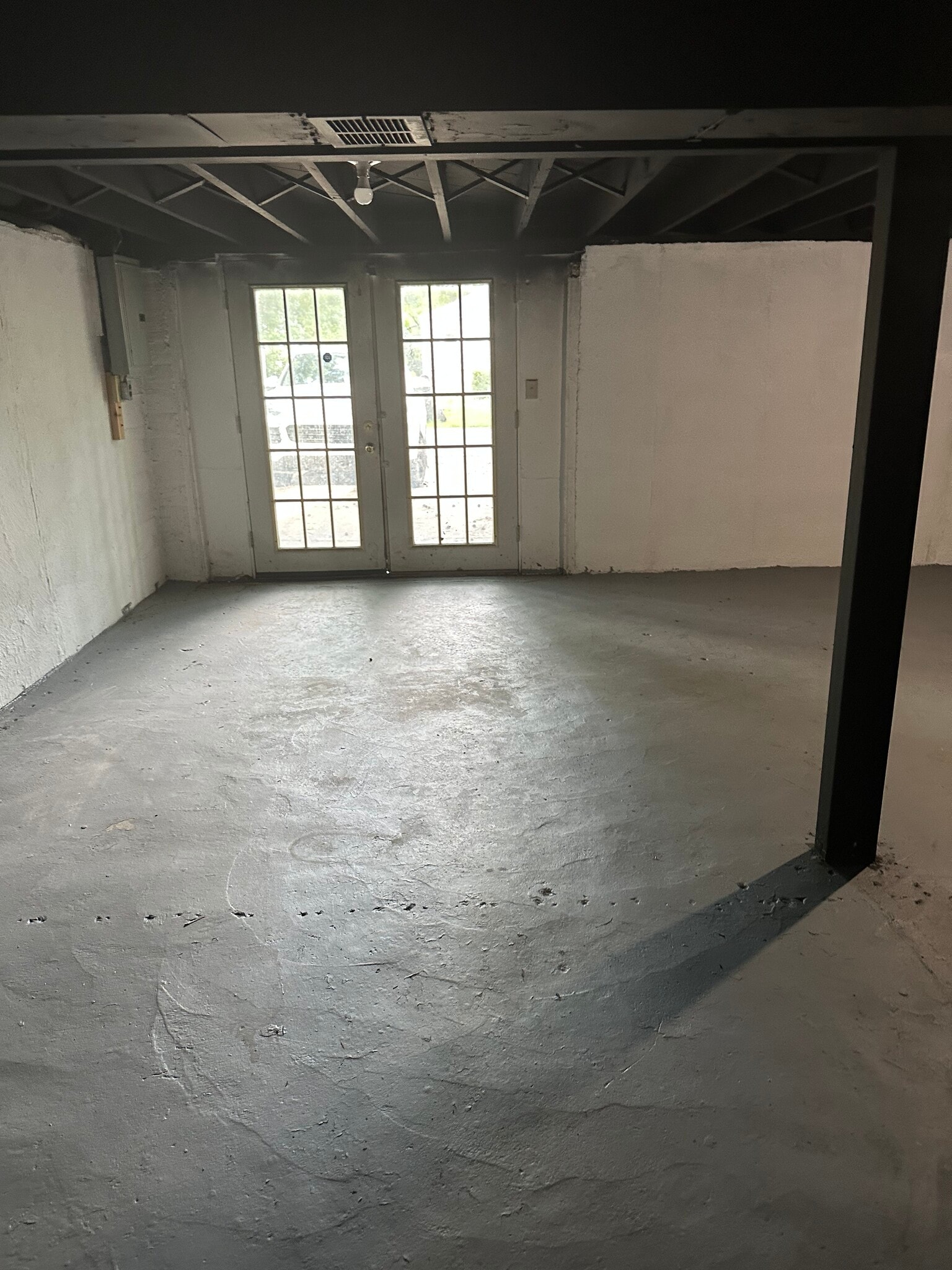 Building Photo - 10185 Winkler Dr