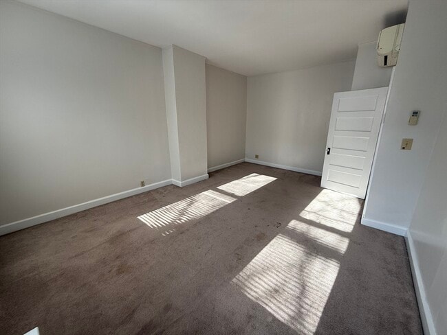 Building Photo - 7 Wallingford Rd