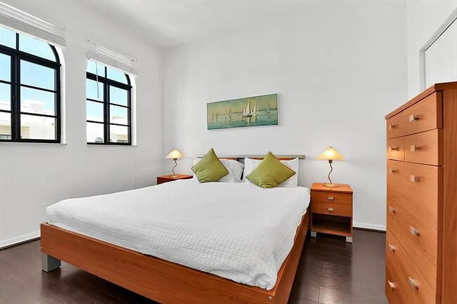 Building Photo - "Chic 1-Bedroom Gem in Prime Boca Raton Location – Ready to Impress!"