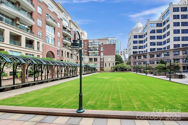 Building Photo - 400 N Church St