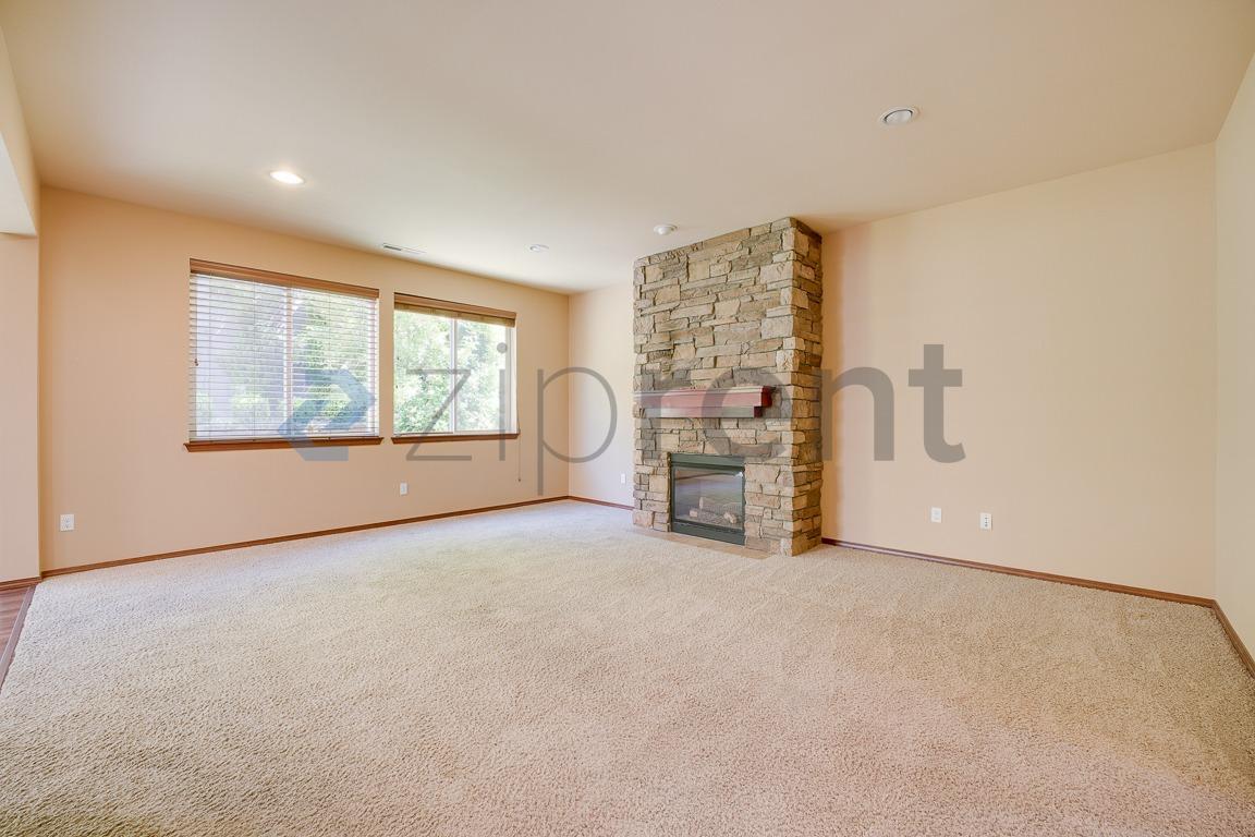 Building Photo - Unit