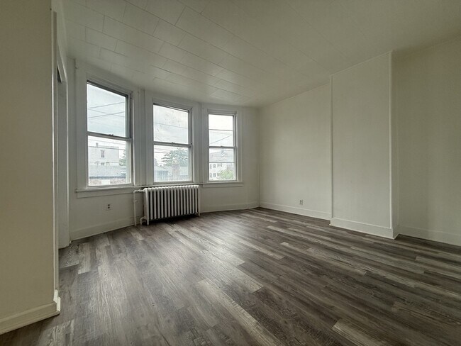 Building Photo - 292 Catherine St
