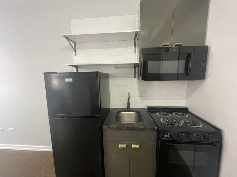 Building Photo - 4606 N Malden St