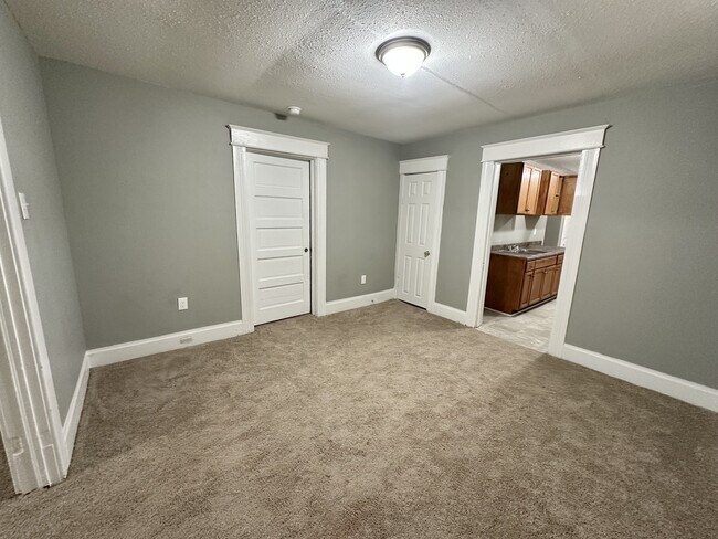 Building Photo - 6820 Division Ave